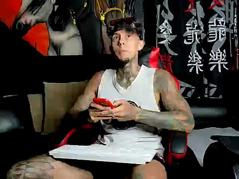 Snapshot of Molotov_Explosive chatting on 10/12/25, 12:31 Molotov Explosive online show from 10/12/25, 12:31