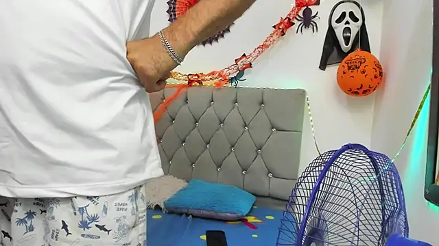 Sofi And Santy online show from 11/03/25, 10:53