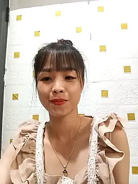 Snapshot of Su_symeo chatting on 10/23/25, 05:29 Su symeo online show from 10/23/25, 05:29