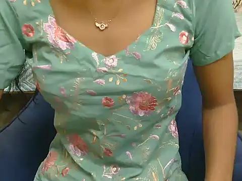 Snapshot of hii_tanisha chatting on 10/22/25, 05:19 hii tanisha online show from 10/22/25, 05:19