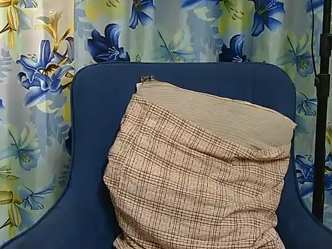 Snapshot of hii_tanisha chatting on 10/27/25, 05:44 hii tanisha online show from 10/27/25, 05:44