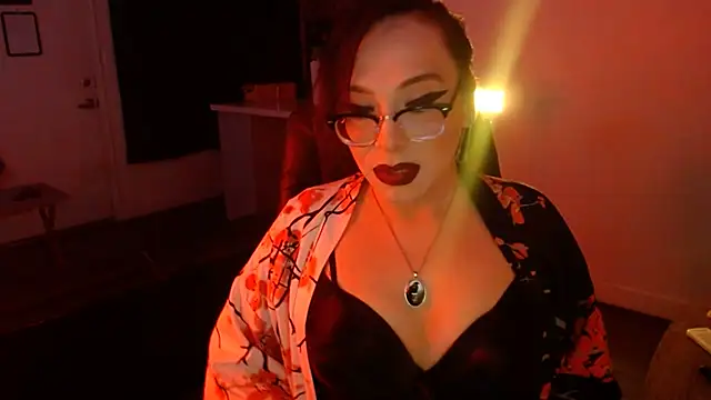 Snapshot of MiniMonroe chatting on 10/14/25, 08:59 MiniMonroe online show from 10/14/25, 08:59