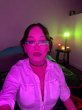 Snapshot of MiniMonroe chatting on 10/15/25, 06:02 MiniMonroe online show from 10/15/25, 06:02