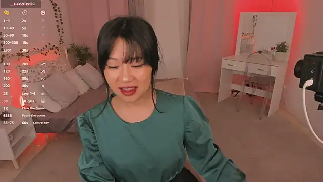 Snapshot of Erika_Kim chatting on 11/21/25, 06:01 Erika Kim online show from 11/21/25, 06:01