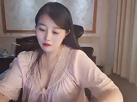 Snapshot of qingling- chatting on 10/15/25, 10:37 qingling- online show from 10/15/25, 10:37