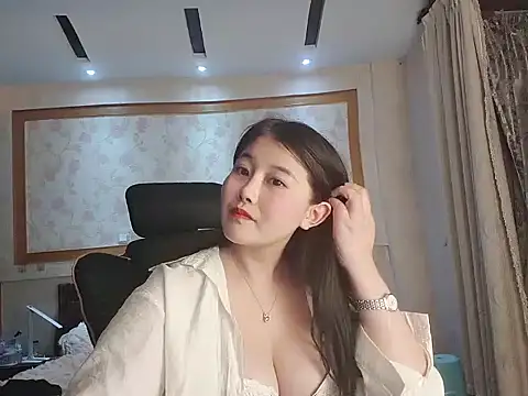 Snapshot of qingling- chatting on 10/18/25, 02:29 qingling- online show from 10/18/25, 02:29