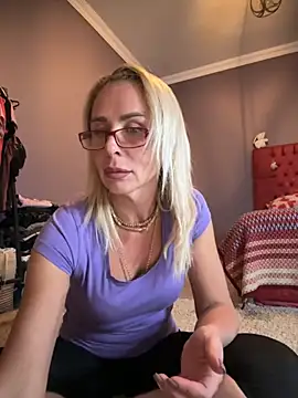 Snapshot of ElenabonyX chatting on 11/03/25, 04:52 ElenabonyX online show from 11/03/25, 04:52