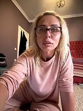 Snapshot of ElenabonyX chatting on 11/13/25, 07:35 ElenabonyX online show from 11/13/25, 07:35