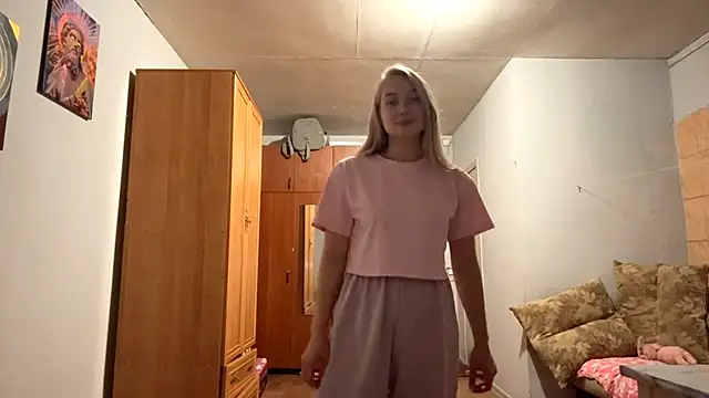 Snapshot of TeresaGrigg chatting on 10/11/25, 12:15 TeresaGrigg online show from 10/11/25, 12:15