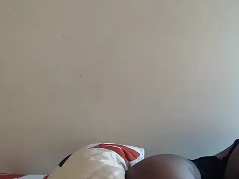 Yolaqueen04 online show from 10/15/25, 06:02