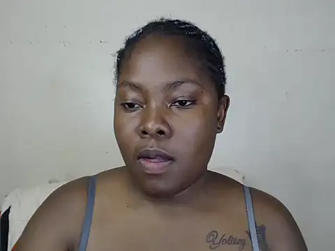 Yolaqueen04 online show from 10/23/25, 07:34