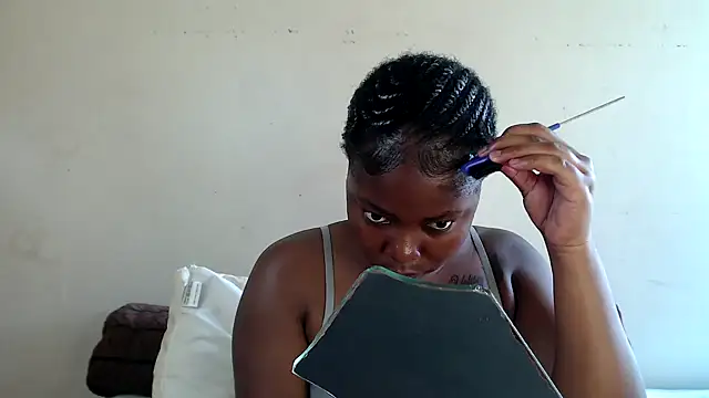 Yolaqueen04 online show from 11/13/25, 10:47