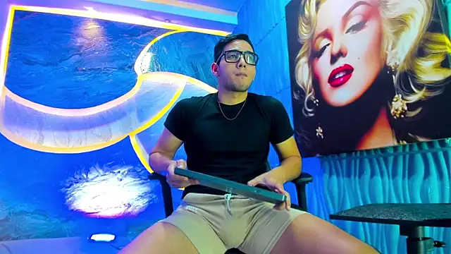 Snapshot of hot_latin_boy_ chatting on 10/11/25, 02:04 hot latin boy online show from 10/11/25, 02:04