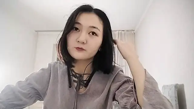 Lyndasilk online show from 10/19/25, 02:07