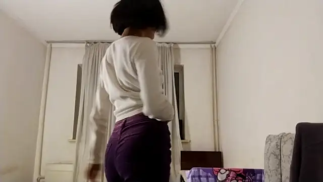 Lyndasilk online show from 11/25/25, 03:34