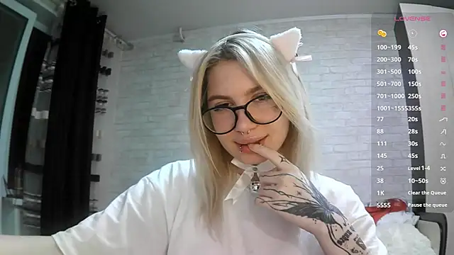 Snapshot of AmeeDelmonace chatting on 10/13/25, 02:17 AmeeDelmonace online show from 10/13/25, 02:17