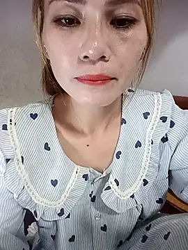 Snapshot of Labi2k chatting on 10/13/25, 02:06 Labi2k online show from 10/13/25, 02:06