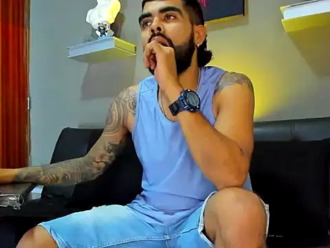 Snapshot of black_kameron_ chatting on 11/10/25, 09:03 black kameron online show from 11/10/25, 09:03