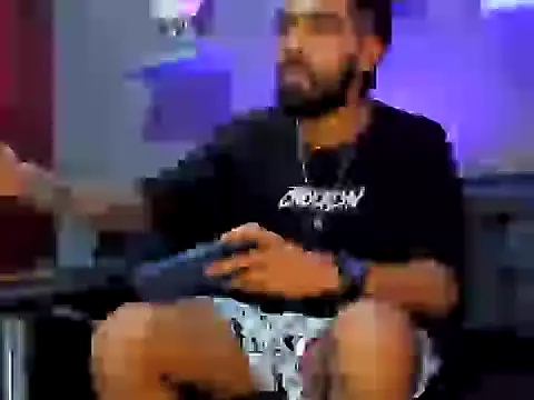 Snapshot of black_kameron_ chatting on 11/12/25, 09:25 black kameron online show from 11/12/25, 09:25