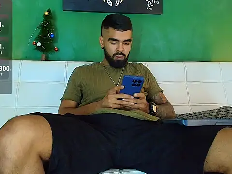 Snapshot of black_kameron_ chatting on 11/15/25, 11:54 black kameron online show from 11/15/25, 11:54