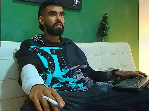 Snapshot of black_kameron_ chatting on 11/21/25, 06:45 black kameron online show from 11/21/25, 06:45