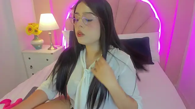 Snapshot of Alisson_pettite chatting on 10/11/25, 07:34 Alisson pettite online show from 10/11/25, 07:34