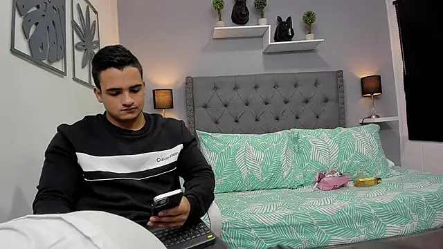 violeta and maxx online show from 10/28/25, 02:48