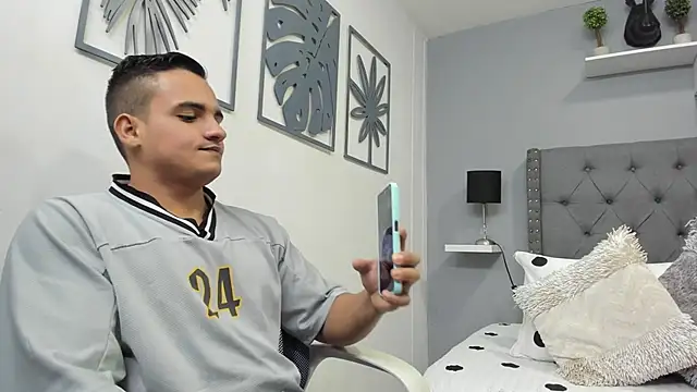 violeta and maxx online show from 11/18/25, 11:37