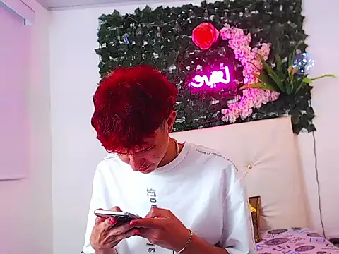 Snapshot of ANDRES_ANTONIO chatting on 10/16/25, 04:13 ANDRES ANTONIO online show from 10/16/25, 04:13