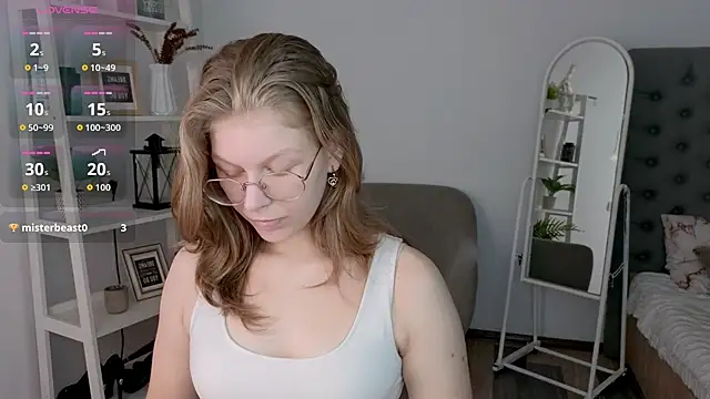Snapshot of Angelie__Eyes chatting on 10/12/25, 10:47 Angelie Eyes online show from 10/12/25, 10:47