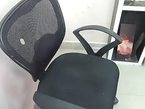 Snapshot of notty_heena chatting on 11/14/25, 04:22 notty heena online show from 11/14/25, 04:22