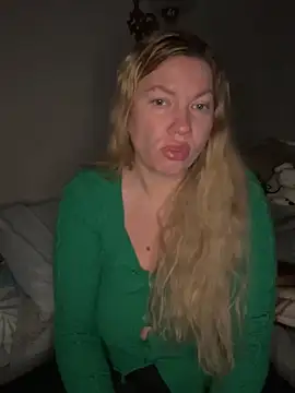 Snapshot of Barby_Kiss chatting on 10/25/25, 08:25 Barby Kiss online show from 10/25/25, 08:25