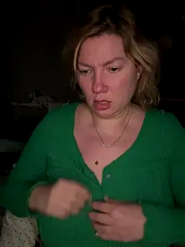 Snapshot of Barby_Kiss chatting on 11/20/25, 09:47 Barby Kiss online show from 11/20/25, 09:47