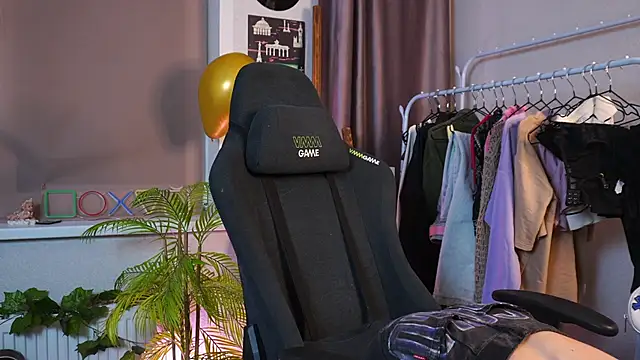 Snapshot of ariyour chatting on 11/02/25, 12:51 ariyour online show from 11/02/25, 12:51