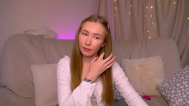 Snapshot of EllyColins chatting on 11/13/25, 03:05 EllyColins online show from 11/13/25, 03:05