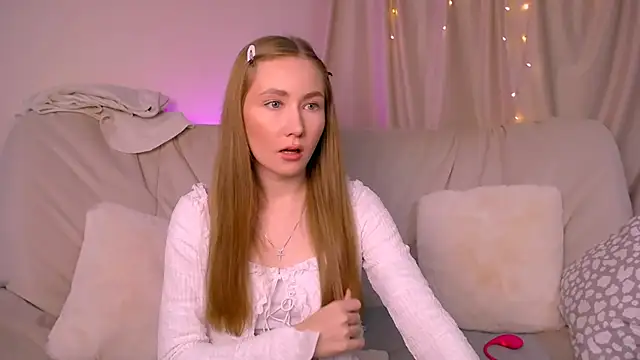 Snapshot of EllyColins chatting on 11/14/25, 03:05 EllyColins online show from 11/14/25, 03:05