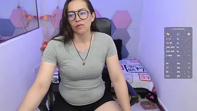 Snapshot of Lui_Fer01 chatting on 10/15/25, 10:37 Lui Fer01 online show from 10/15/25, 10:37