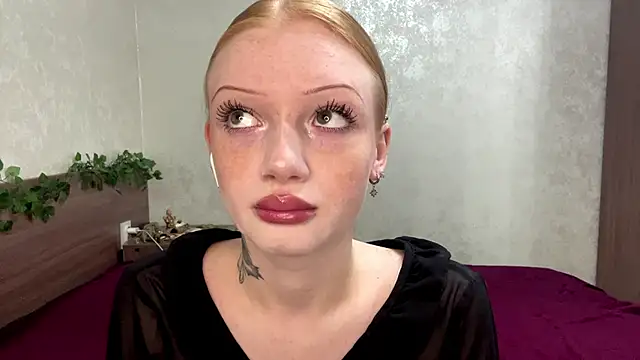 Snapshot of Iamlylu chatting on 11/21/25, 05:17 Iamlylu online show from 11/21/25, 05:17