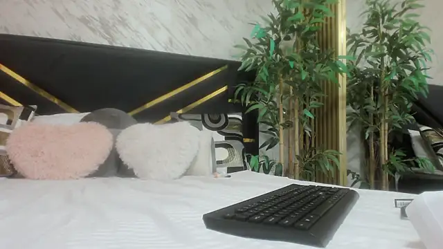 amara seli online show from 11/12/25, 07:46