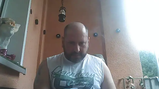 Snapshot of Couplemanxt1986 chatting on 10/13/25, 02:06 Couplemanxt1986 online show from 10/13/25, 02:06