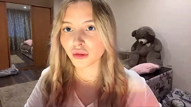 VictoriaMystery online show from 10/24/25, 02:13