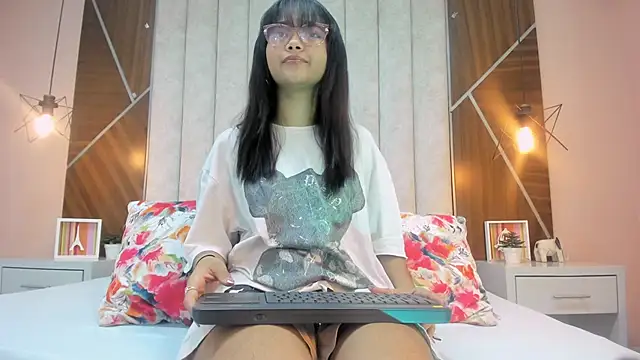 Mariana-Torres online show from 11/14/25, 02:16