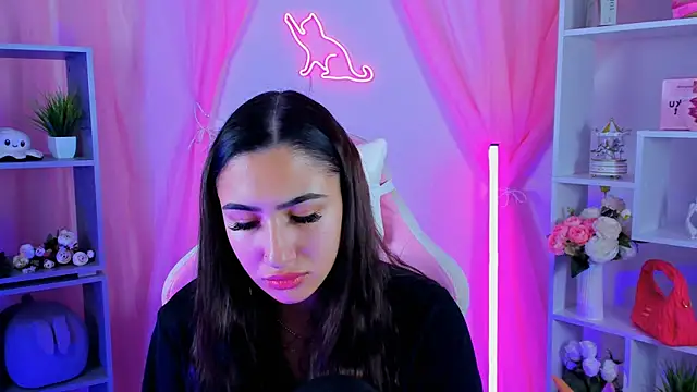 Snapshot of RebeckaThornton chatting on 10/29/25, 09:33 RebeckaThornton online show from 10/29/25, 09:33