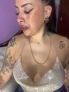 Snapshot of MiaFox19- chatting on 10/15/25, 02:44 MiaFox19- online show from 10/15/25, 02:44