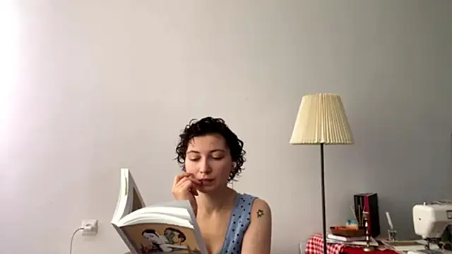 Snapshot of AlyseDietrich chatting on 10/13/25, 07:41 AlyseDietrich online show from 10/13/25, 07:41