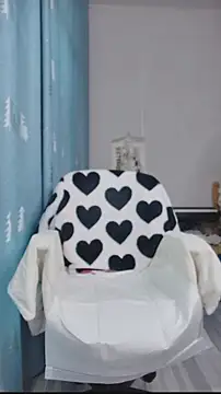 Snapshot of DJEVERY2025 chatting on 11/13/25, 12:53 DJEVERY2025 online show from 11/13/25, 12:53