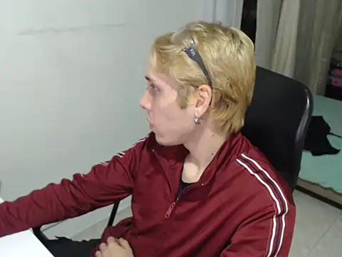 Snapshot of KingSuccubus chatting on 10/21/25, 02:23 KingSuccubus online show from 10/21/25, 02:23