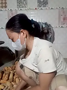 Snapshot of nat-tri chatting on 10/15/25, 10:37 nat-tri online show from 10/15/25, 10:37