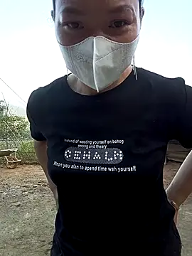 Snapshot of nat-tri chatting on 10/17/25, 11:40 nat-tri online show from 10/17/25, 11:40