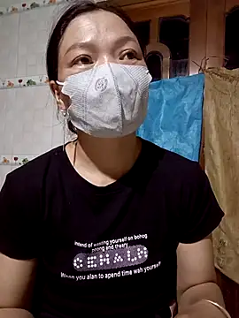 Snapshot of nat-tri chatting on 10/19/25, 01:56 nat-tri online show from 10/19/25, 01:56